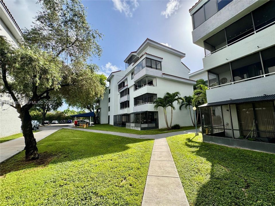 For Rent: $2,450 (3 beds, 2 baths, 1346 Square Feet)