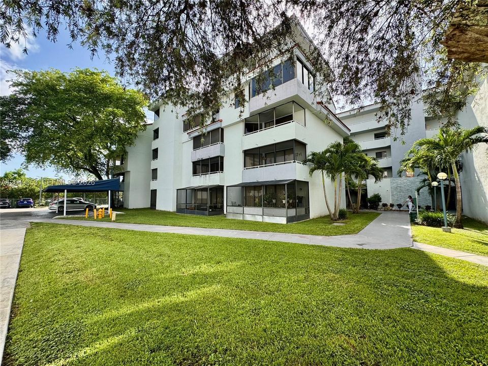 For Rent: $2,450 (3 beds, 2 baths, 1346 Square Feet)