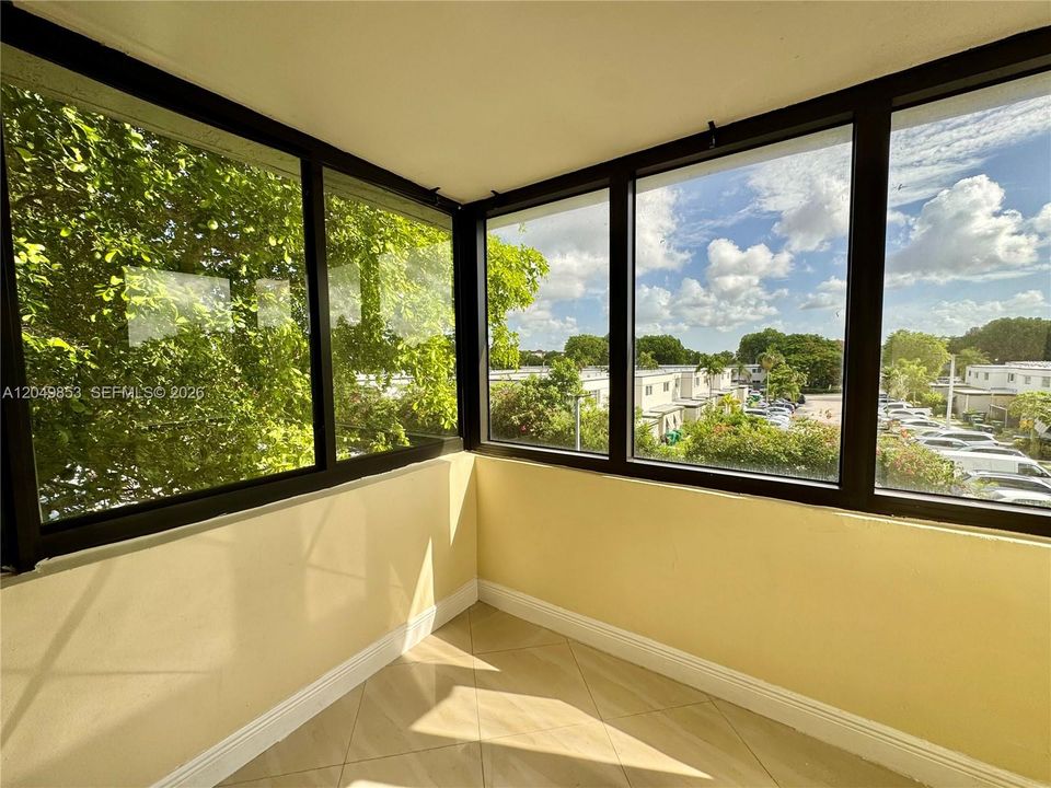 For Rent: $2,450 (3 beds, 2 baths, 1346 Square Feet)