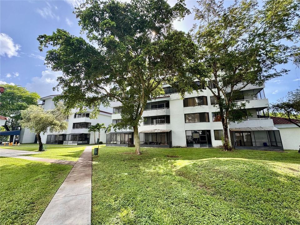 For Rent: $2,450 (3 beds, 2 baths, 1346 Square Feet)