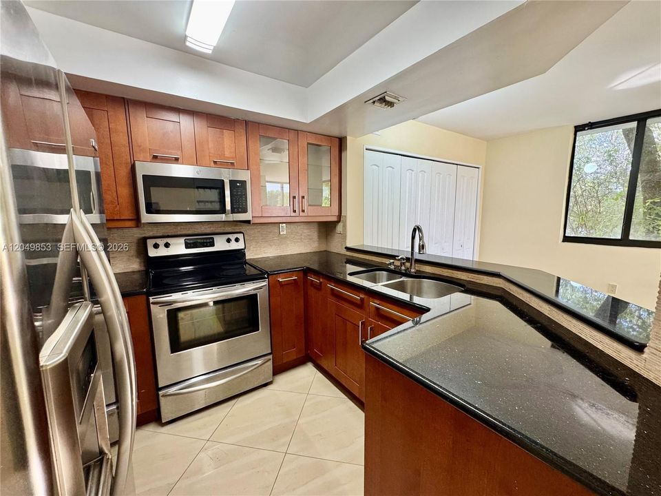 For Rent: $2,450 (3 beds, 2 baths, 1346 Square Feet)