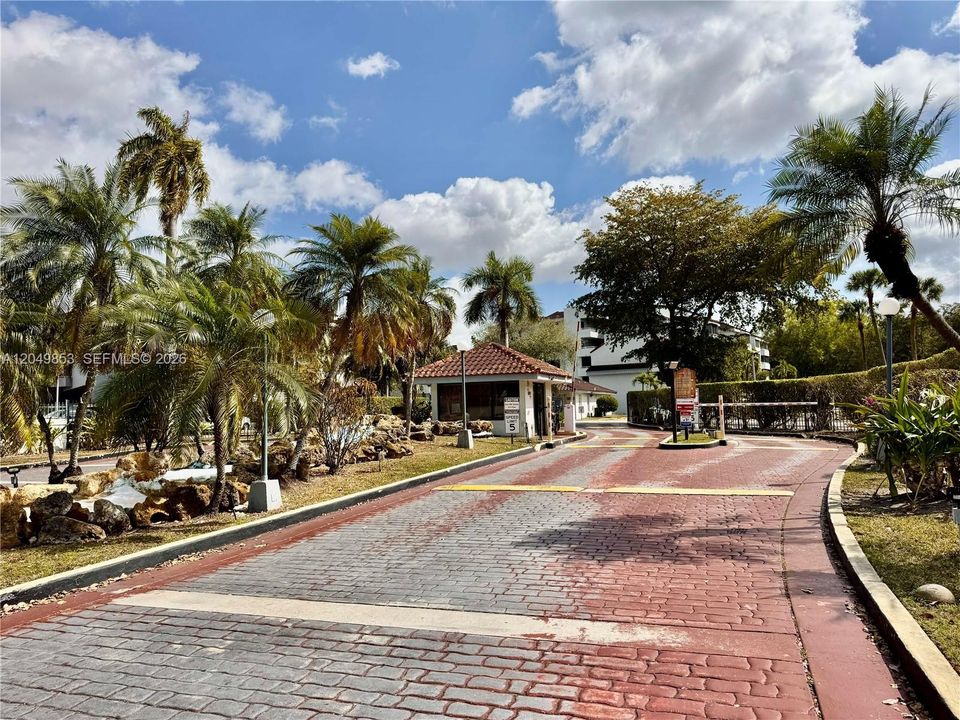 For Rent: $2,450 (3 beds, 2 baths, 1346 Square Feet)