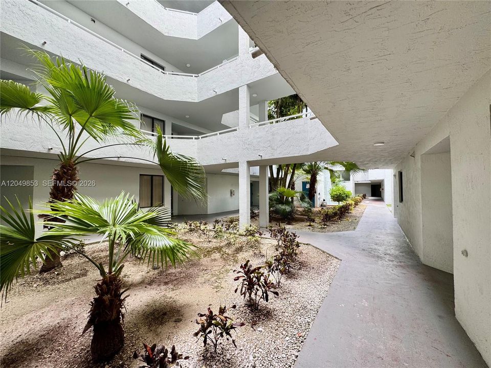 For Rent: $2,450 (3 beds, 2 baths, 1346 Square Feet)