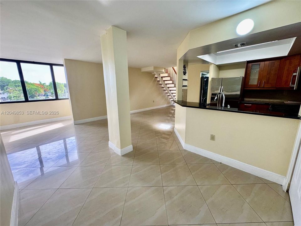 For Rent: $2,450 (3 beds, 2 baths, 1346 Square Feet)