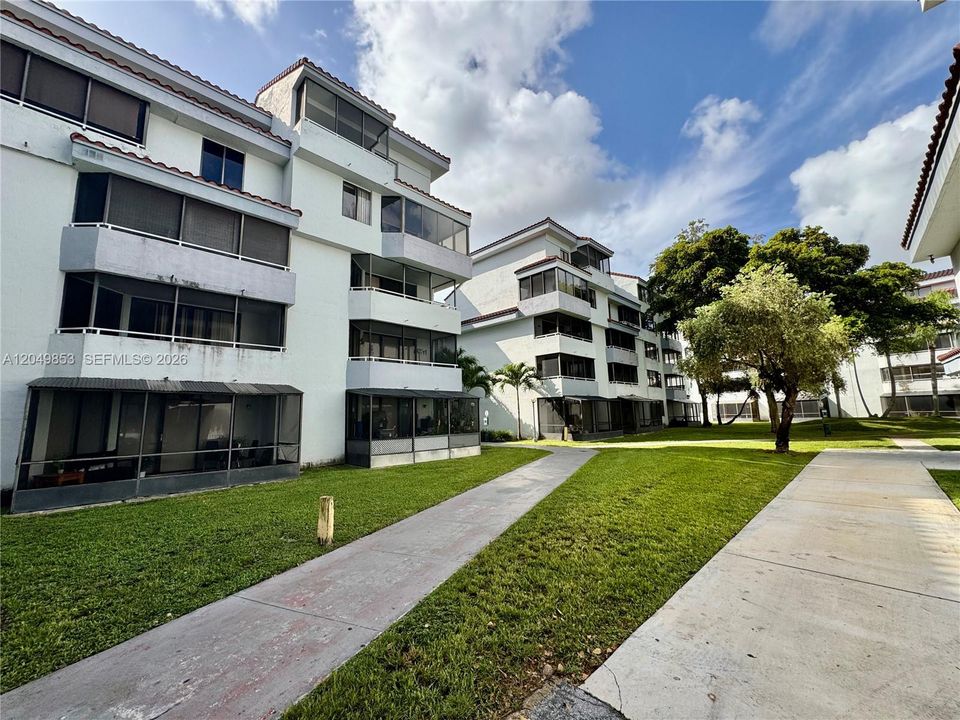 For Rent: $2,450 (3 beds, 2 baths, 1346 Square Feet)