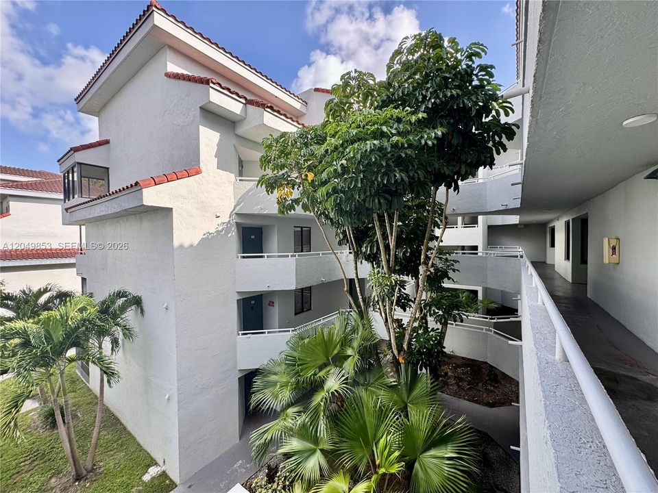 For Rent: $2,450 (3 beds, 2 baths, 1346 Square Feet)