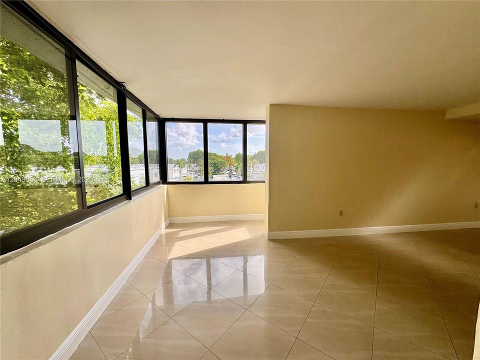 For Rent: $2,450 (3 beds, 2 baths, 1346 Square Feet)