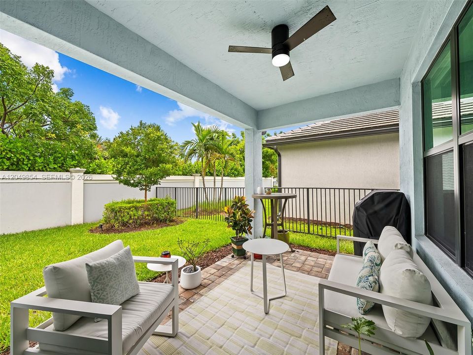 En Venta: $569,000 (3 camas, 2 baños, 1647 Pies cuadrados)
