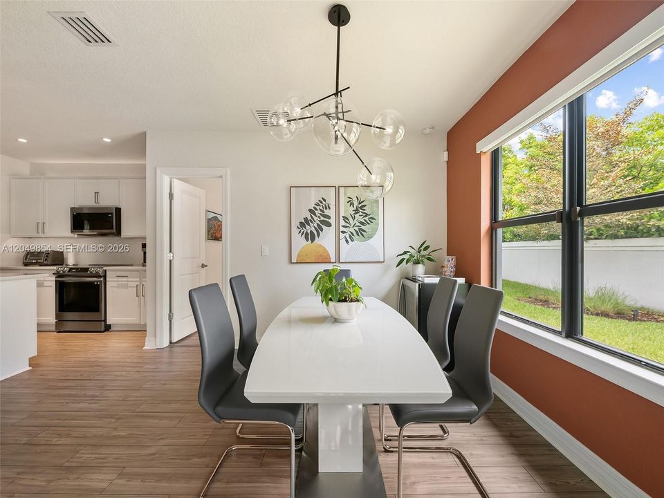 En Venta: $569,000 (3 camas, 2 baños, 1647 Pies cuadrados)