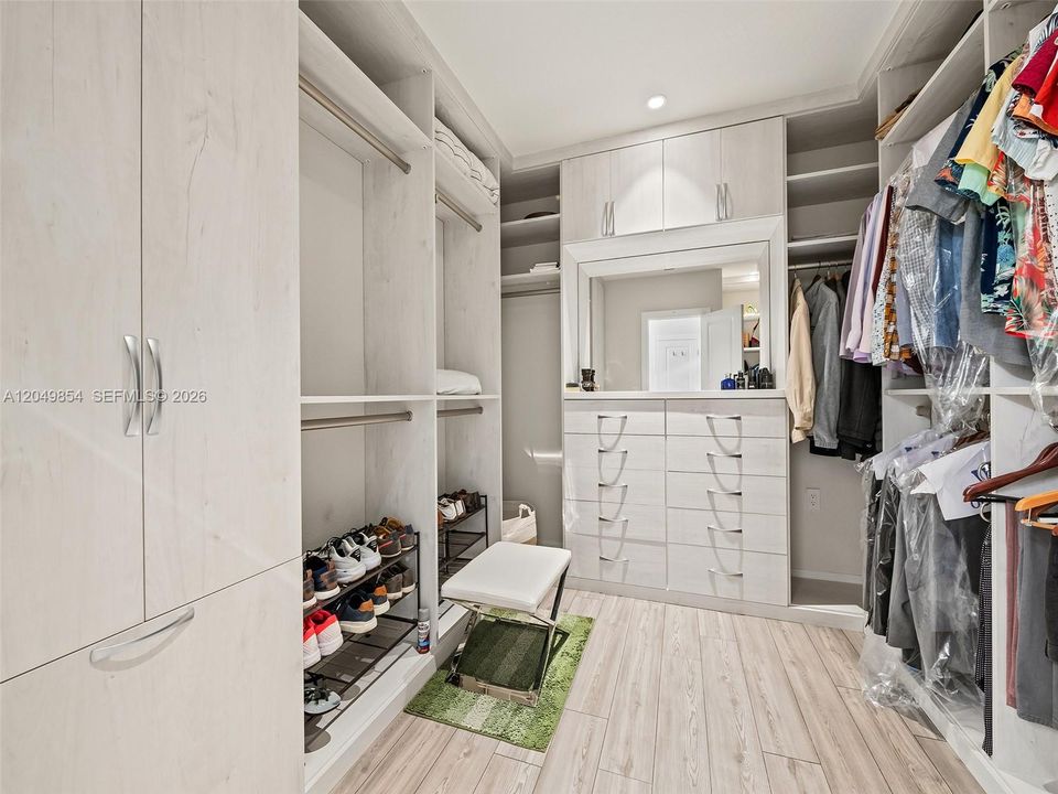En Venta: $569,000 (3 camas, 2 baños, 1647 Pies cuadrados)