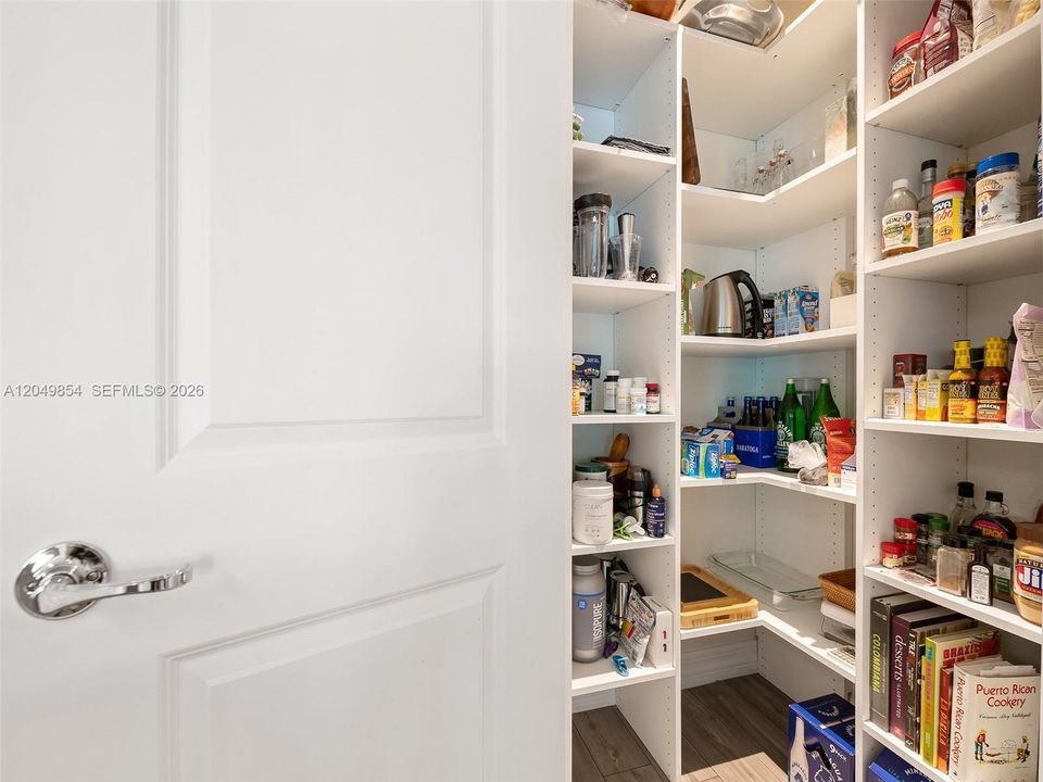 En Venta: $569,000 (3 camas, 2 baños, 1647 Pies cuadrados)