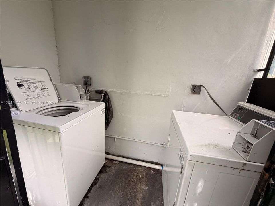 For Rent: $1,700 (1 beds, 1 baths, 700 Square Feet)