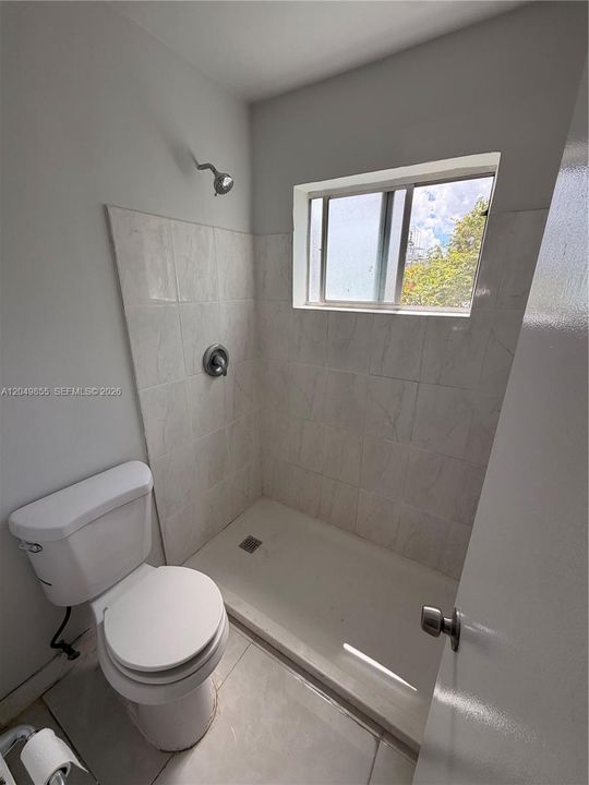For Rent: $1,700 (1 beds, 1 baths, 700 Square Feet)
