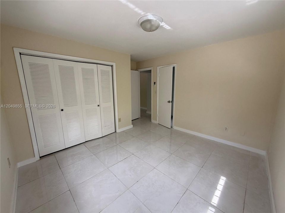 For Rent: $1,700 (1 beds, 1 baths, 700 Square Feet)