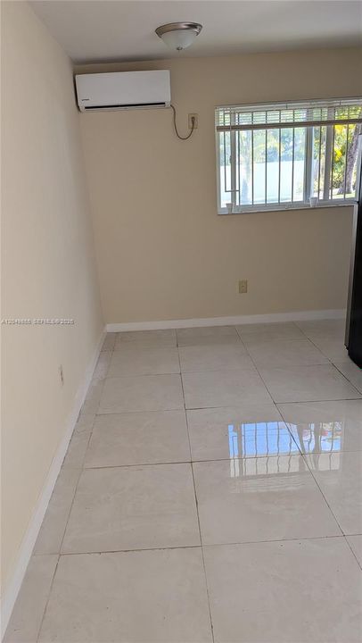 For Rent: $1,700 (1 beds, 1 baths, 700 Square Feet)