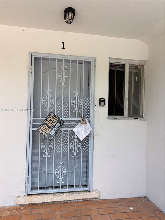 For Rent: $1,700 (1 beds, 1 baths, 700 Square Feet)