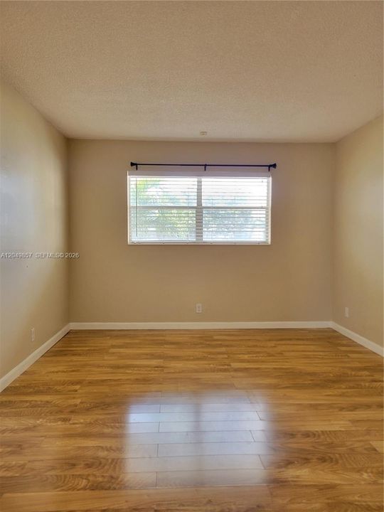 For Rent: $1,650 (1 beds, 1 baths, 640 Square Feet)