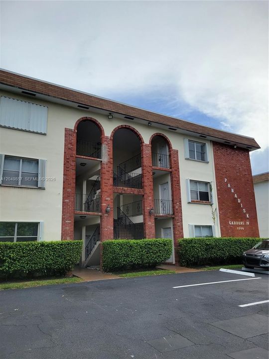 For Rent: $1,650 (1 beds, 1 baths, 640 Square Feet)