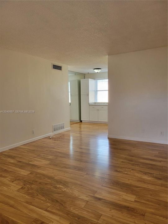 For Rent: $1,650 (1 beds, 1 baths, 640 Square Feet)