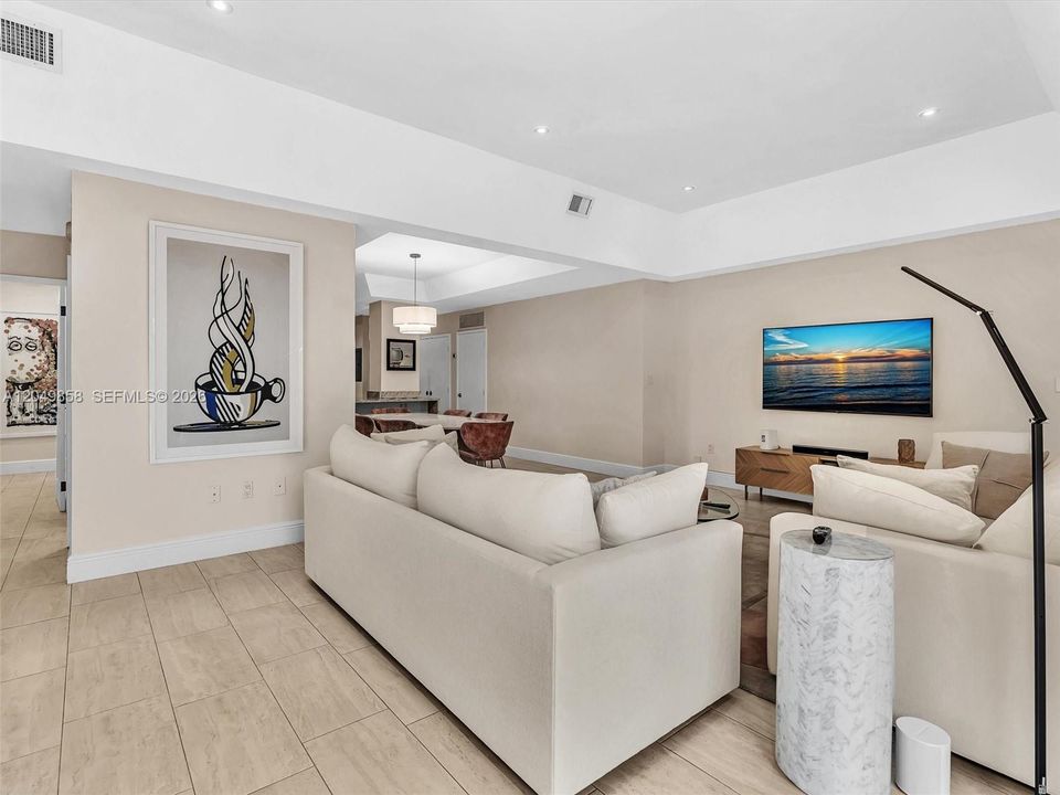 For Sale: $1,795,000 (3 beds, 2 baths, 1587 Square Feet)
