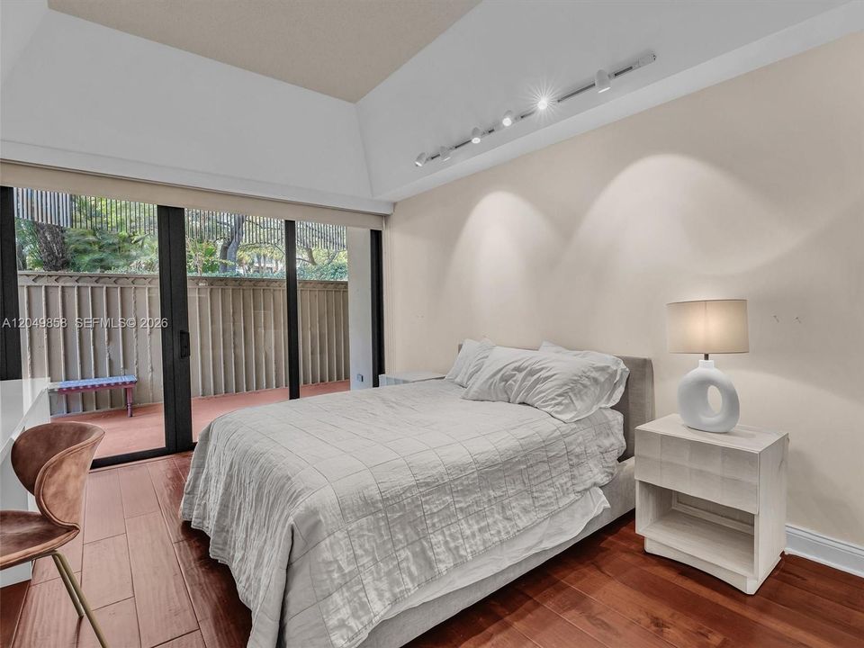 For Sale: $1,795,000 (3 beds, 2 baths, 1587 Square Feet)
