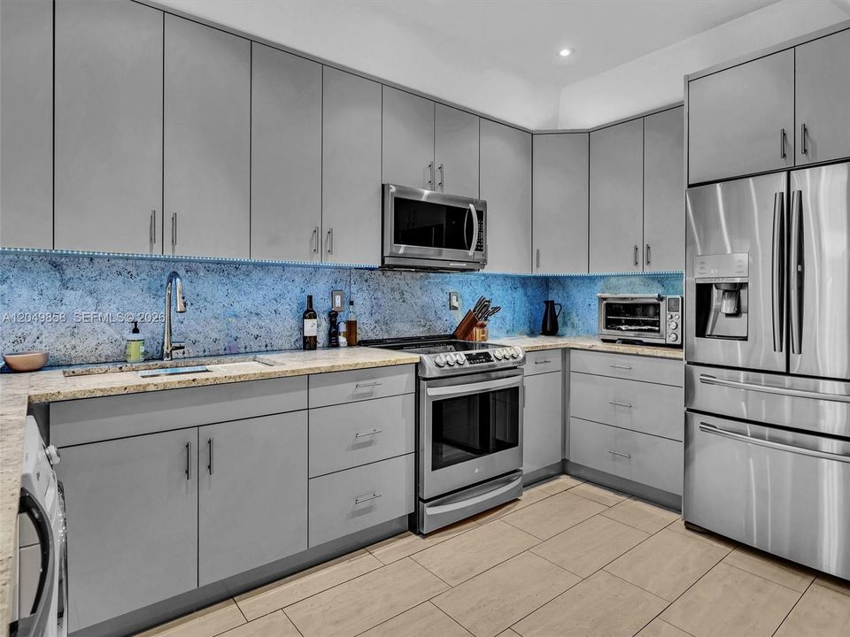 For Sale: $1,795,000 (3 beds, 2 baths, 1587 Square Feet)