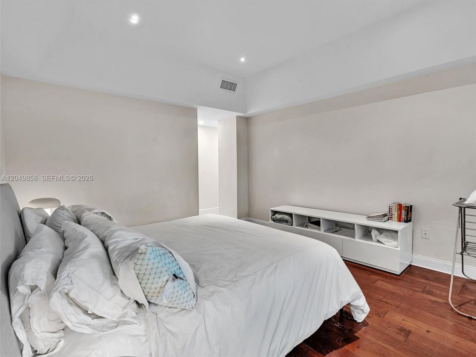 For Sale: $1,795,000 (3 beds, 2 baths, 1587 Square Feet)