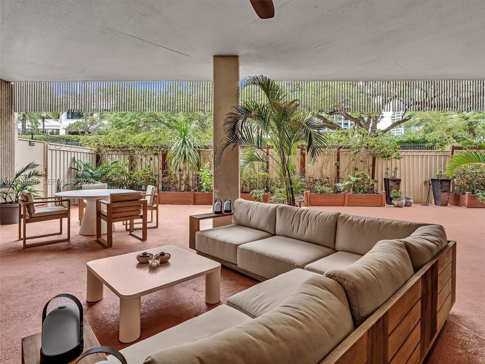 For Sale: $1,795,000 (3 beds, 2 baths, 1587 Square Feet)