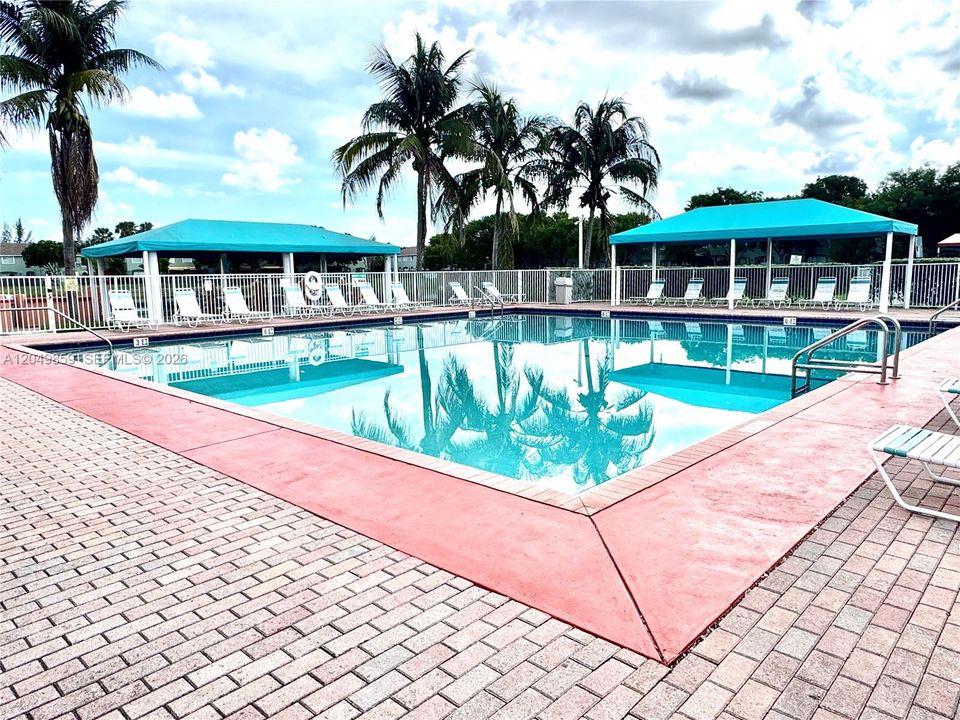 For Rent: $2,100 (3 beds, 2 baths, 1302 Square Feet)