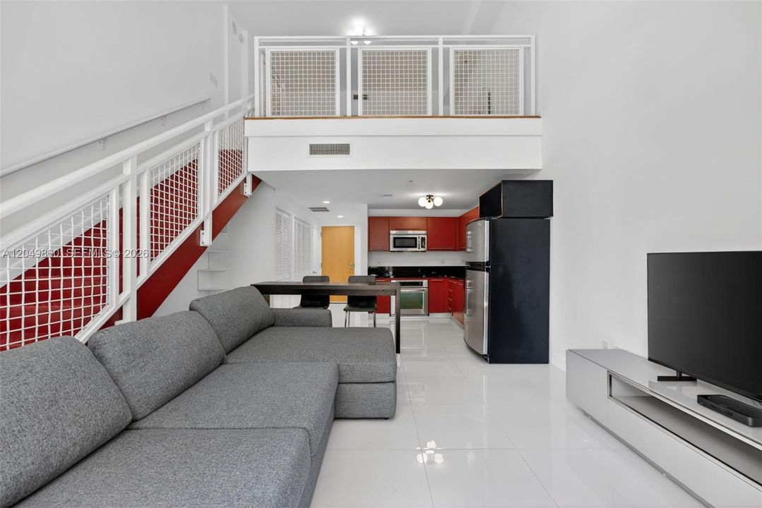 For Sale: $450,000 (1 beds, 1 baths, 978 Square Feet)