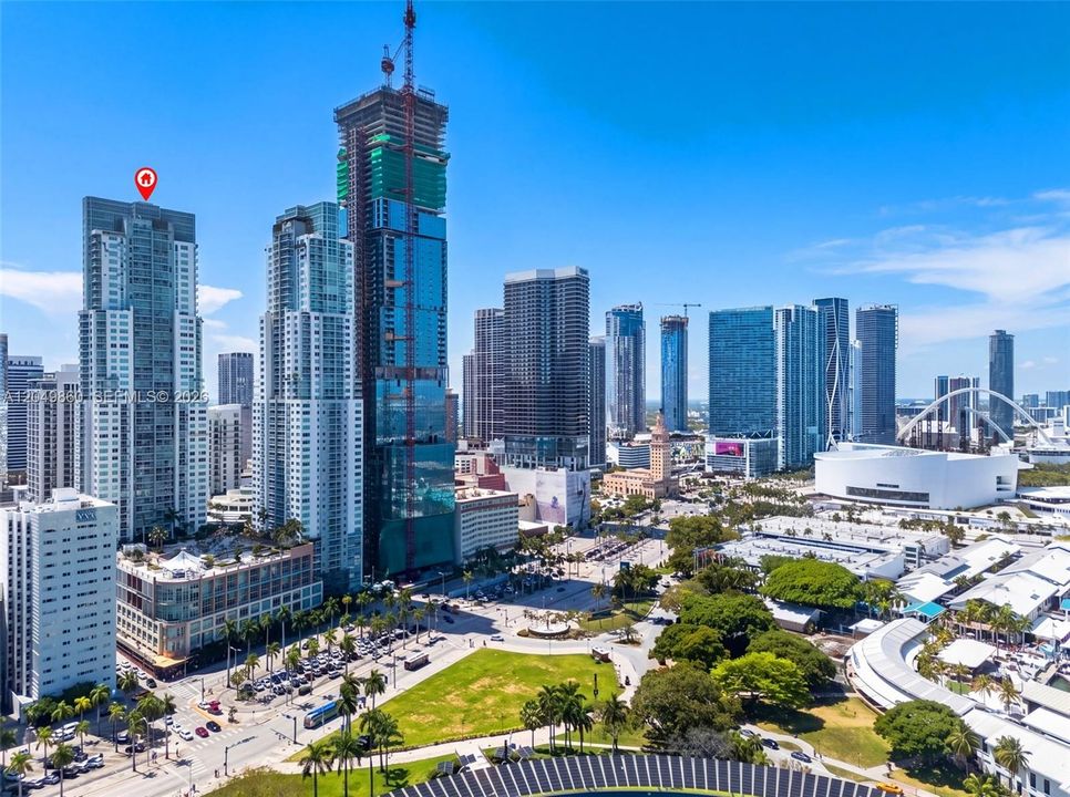 For Sale: $450,000 (1 beds, 1 baths, 978 Square Feet)
