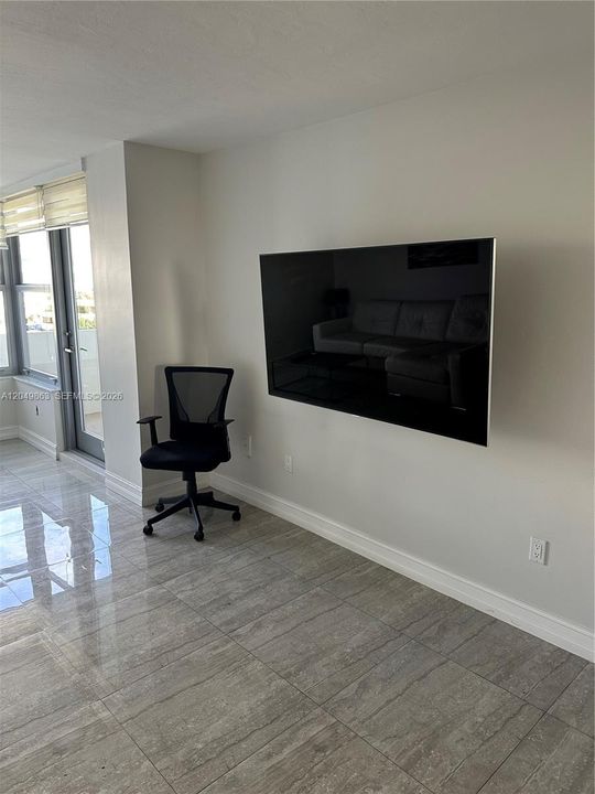 For Rent: $3,300 (1 beds, 1 baths, 797 Square Feet)