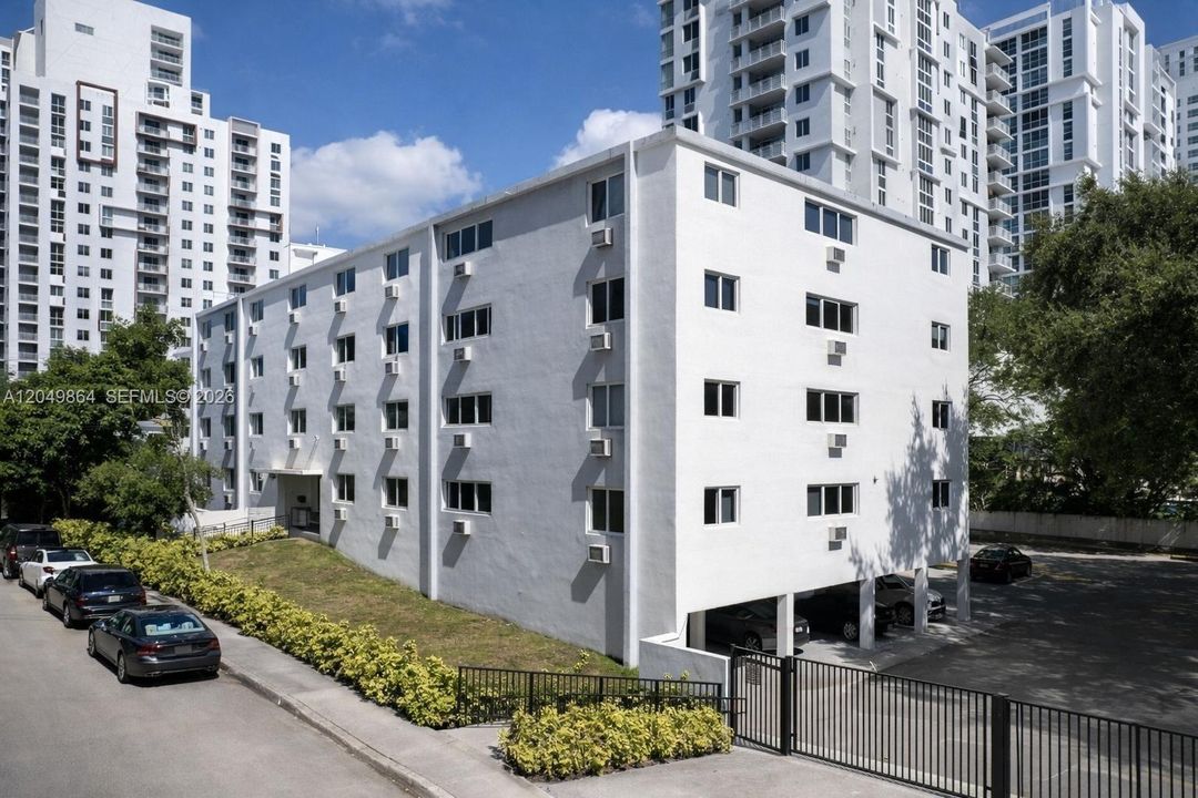 For Rent: $1,800 (1 beds, 1 baths, 750 Square Feet)