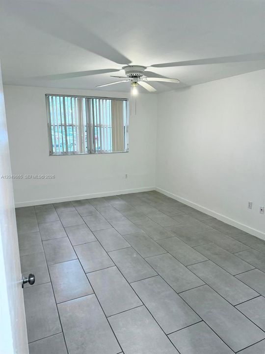 For Rent: $1,950 (1 beds, 1 baths, 810 Square Feet)