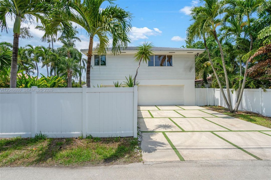 For Sale: $1,125,000 (3 beds, 2 baths, 2351 Square Feet)