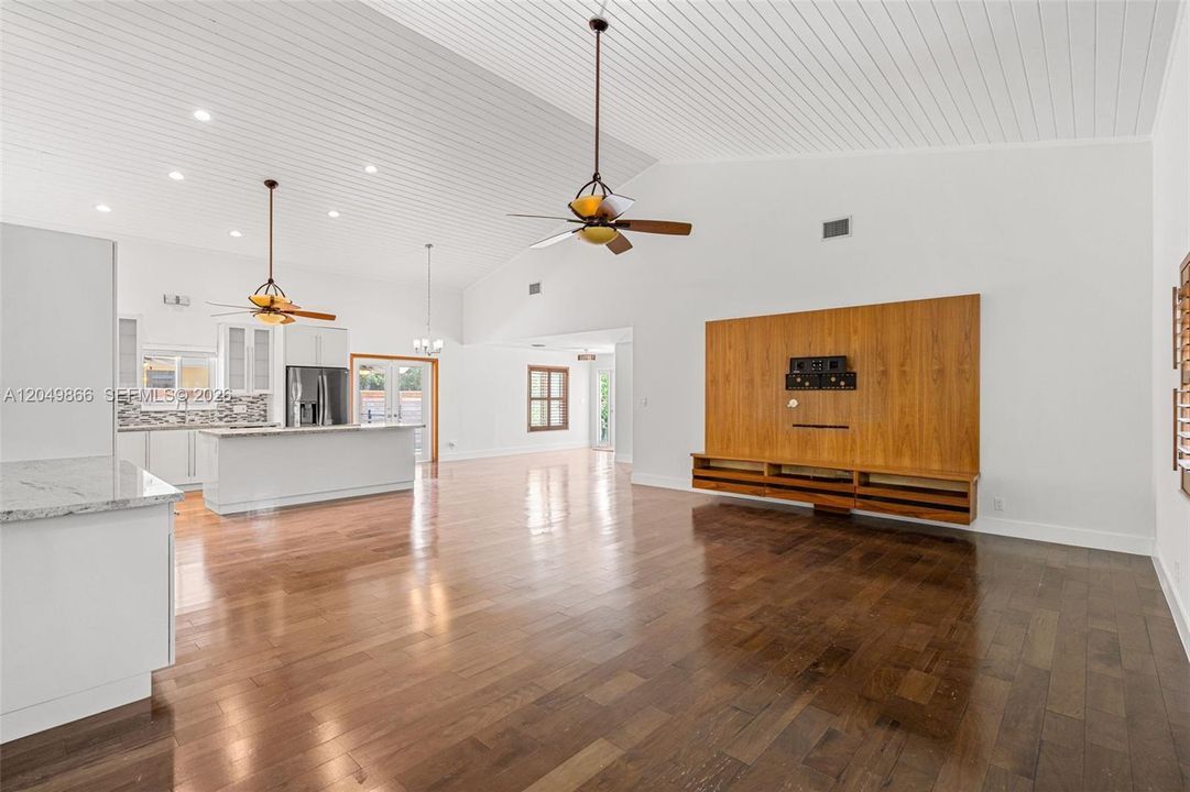 For Sale: $1,125,000 (3 beds, 2 baths, 2351 Square Feet)