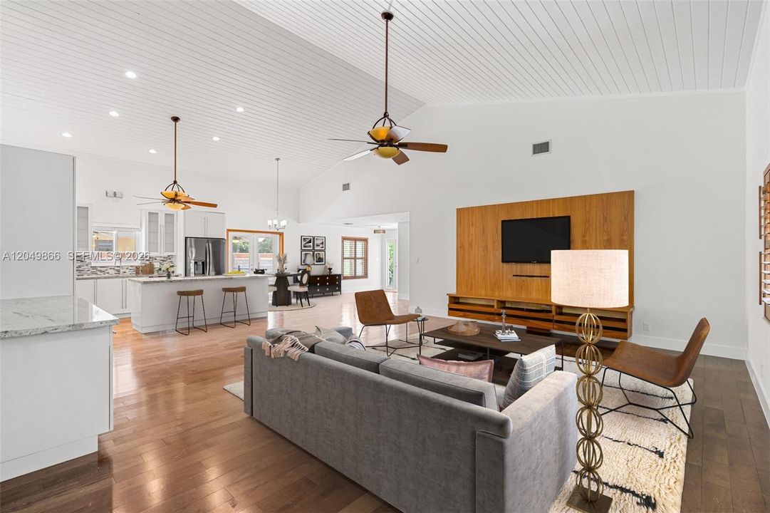 For Sale: $1,125,000 (3 beds, 2 baths, 2351 Square Feet)