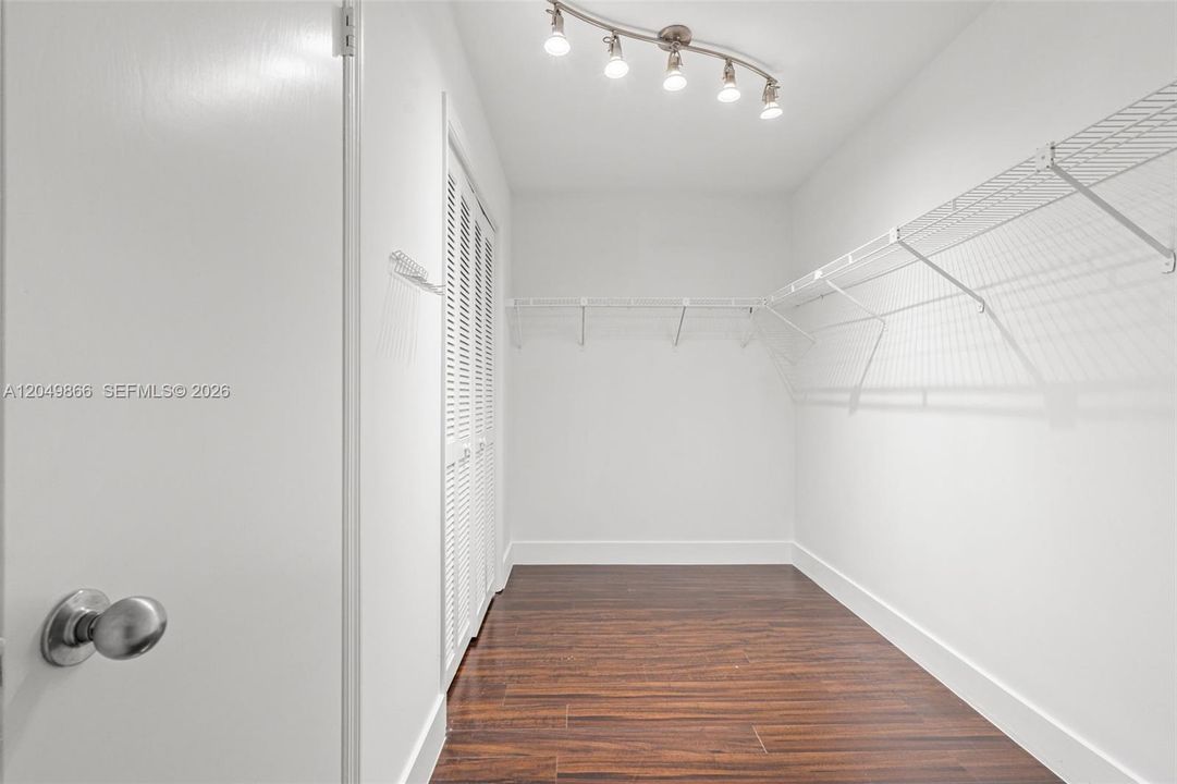 For Sale: $1,125,000 (3 beds, 2 baths, 2351 Square Feet)