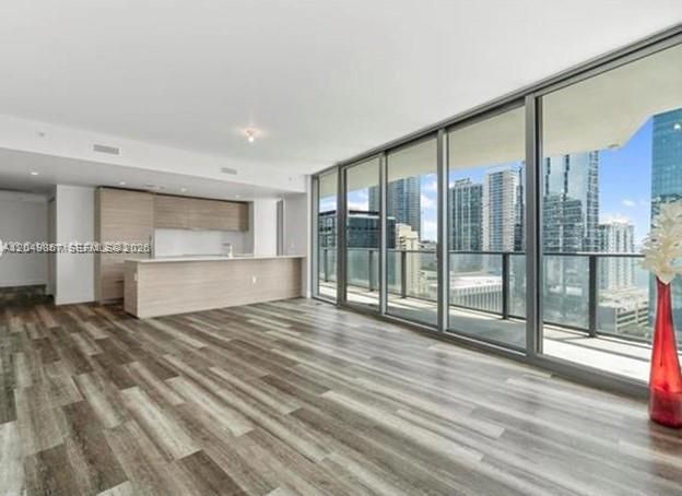 For Rent: $6,000 (3 beds, 2 baths, 1281 Square Feet)
