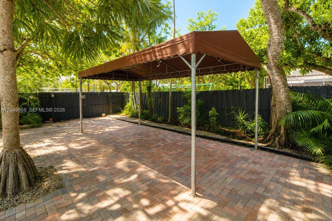 carport on side