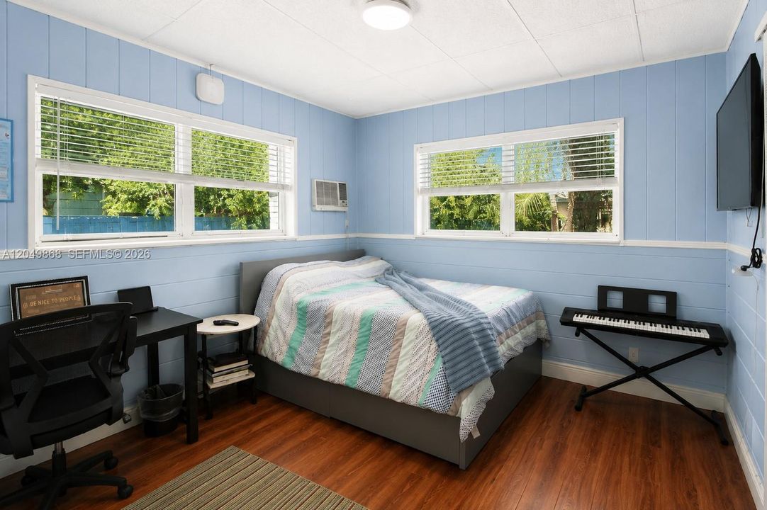2nd bedroom