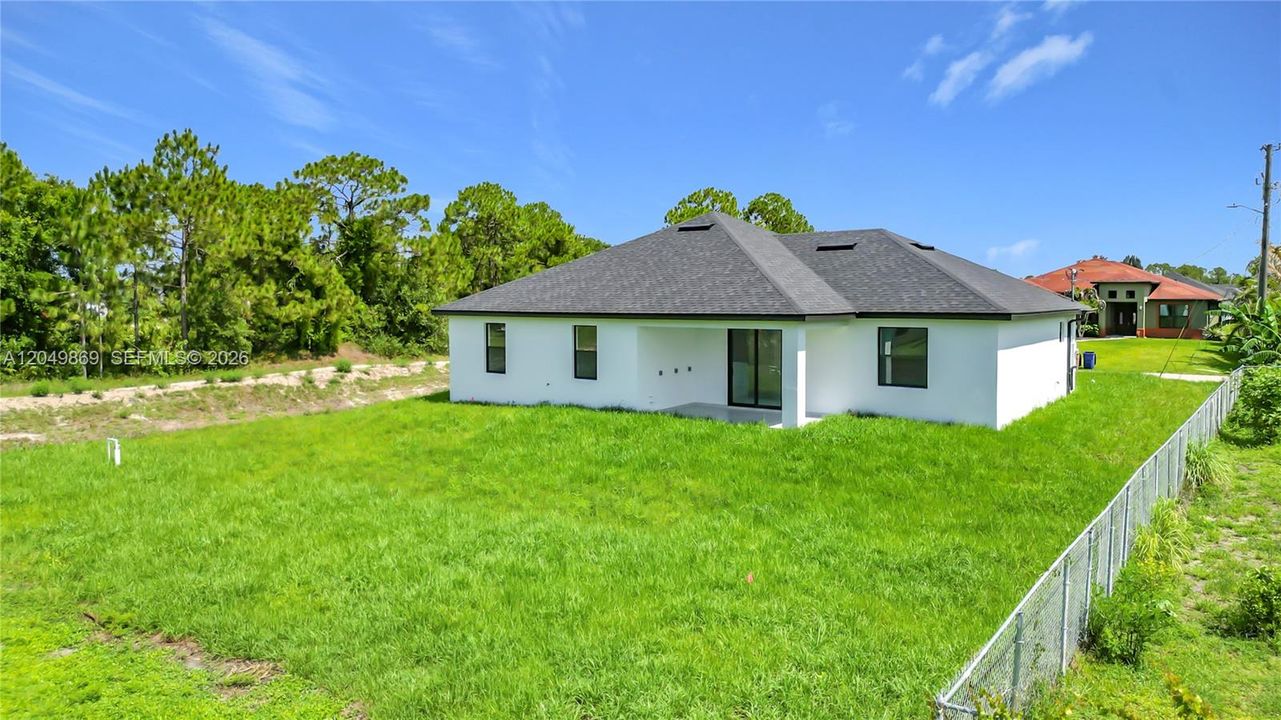 For Sale: $412,000 (3 beds, 2 baths, 1812 Square Feet)