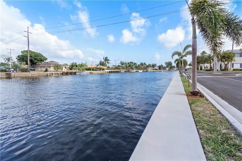 For Rent: $2,150 (2 beds, 2 baths, 982 Square Feet)