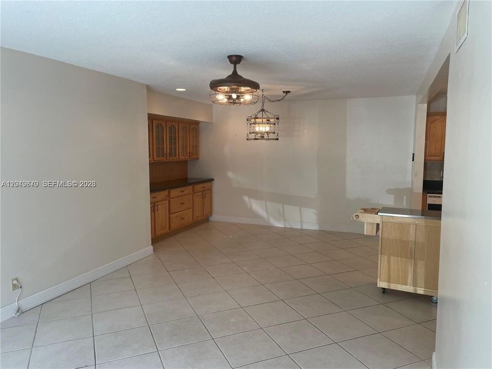 For Rent: $2,150 (2 beds, 2 baths, 982 Square Feet)