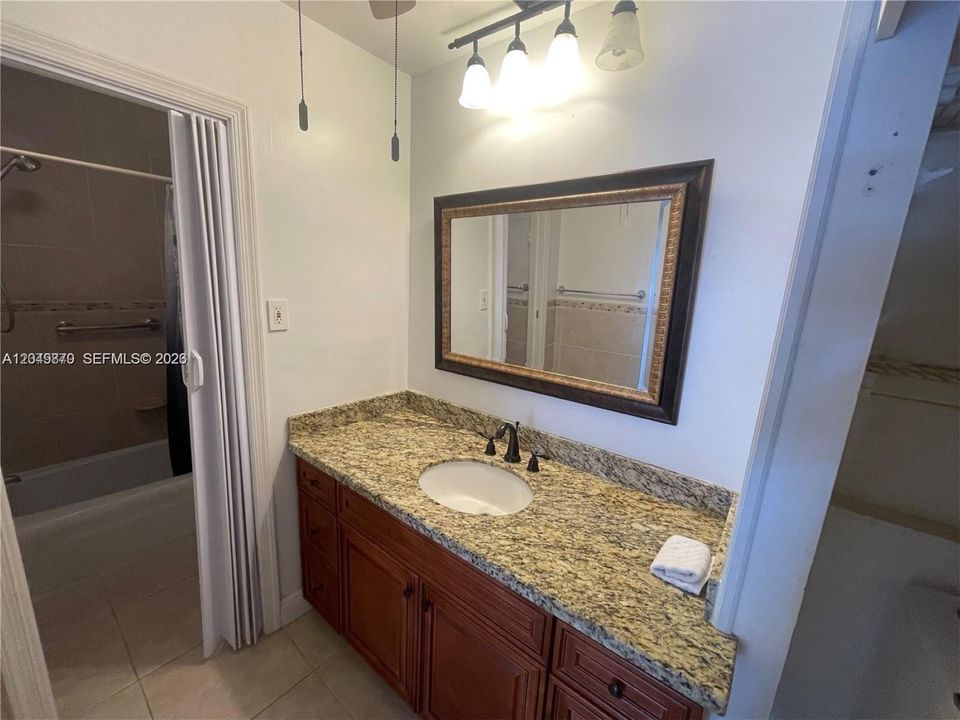 For Rent: $2,150 (2 beds, 2 baths, 982 Square Feet)