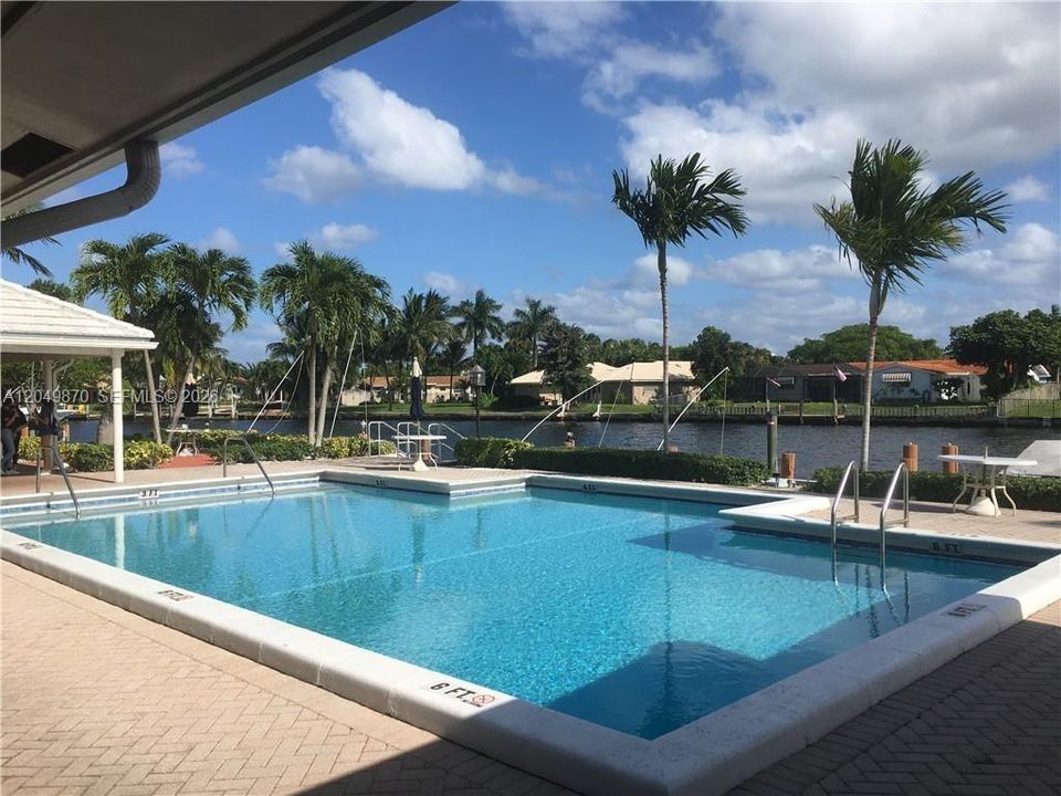 For Rent: $2,150 (2 beds, 2 baths, 982 Square Feet)