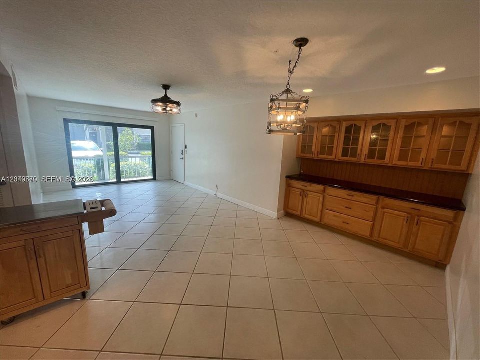 For Rent: $2,150 (2 beds, 2 baths, 982 Square Feet)