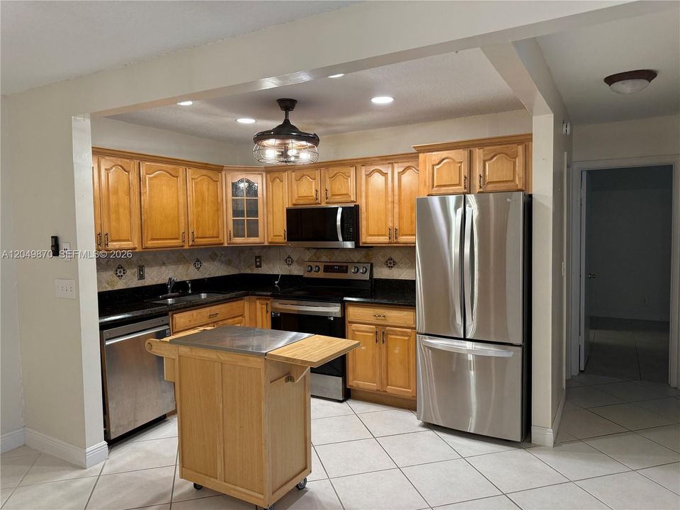 For Rent: $2,150 (2 beds, 2 baths, 982 Square Feet)