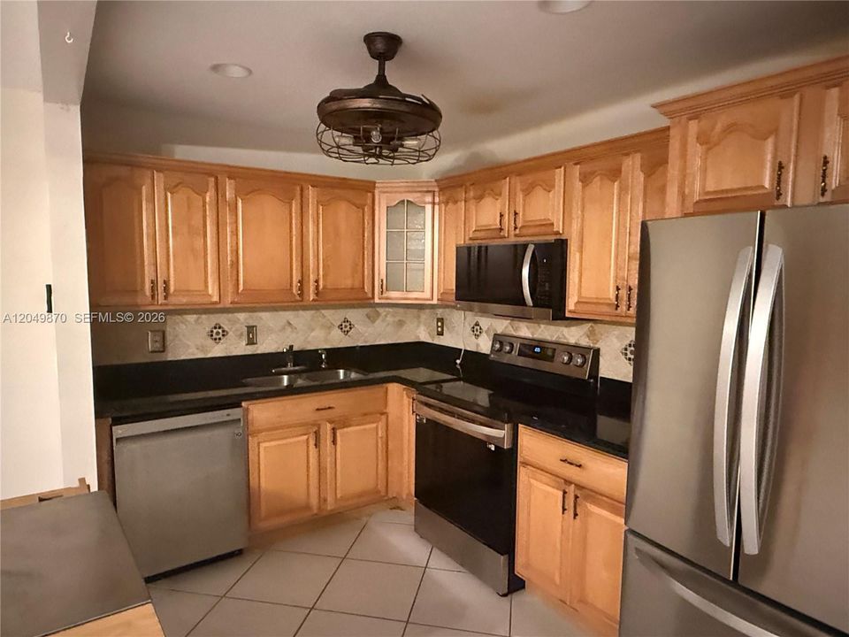 For Rent: $2,150 (2 beds, 2 baths, 982 Square Feet)