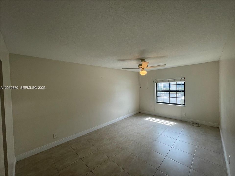 For Rent: $2,150 (2 beds, 2 baths, 982 Square Feet)